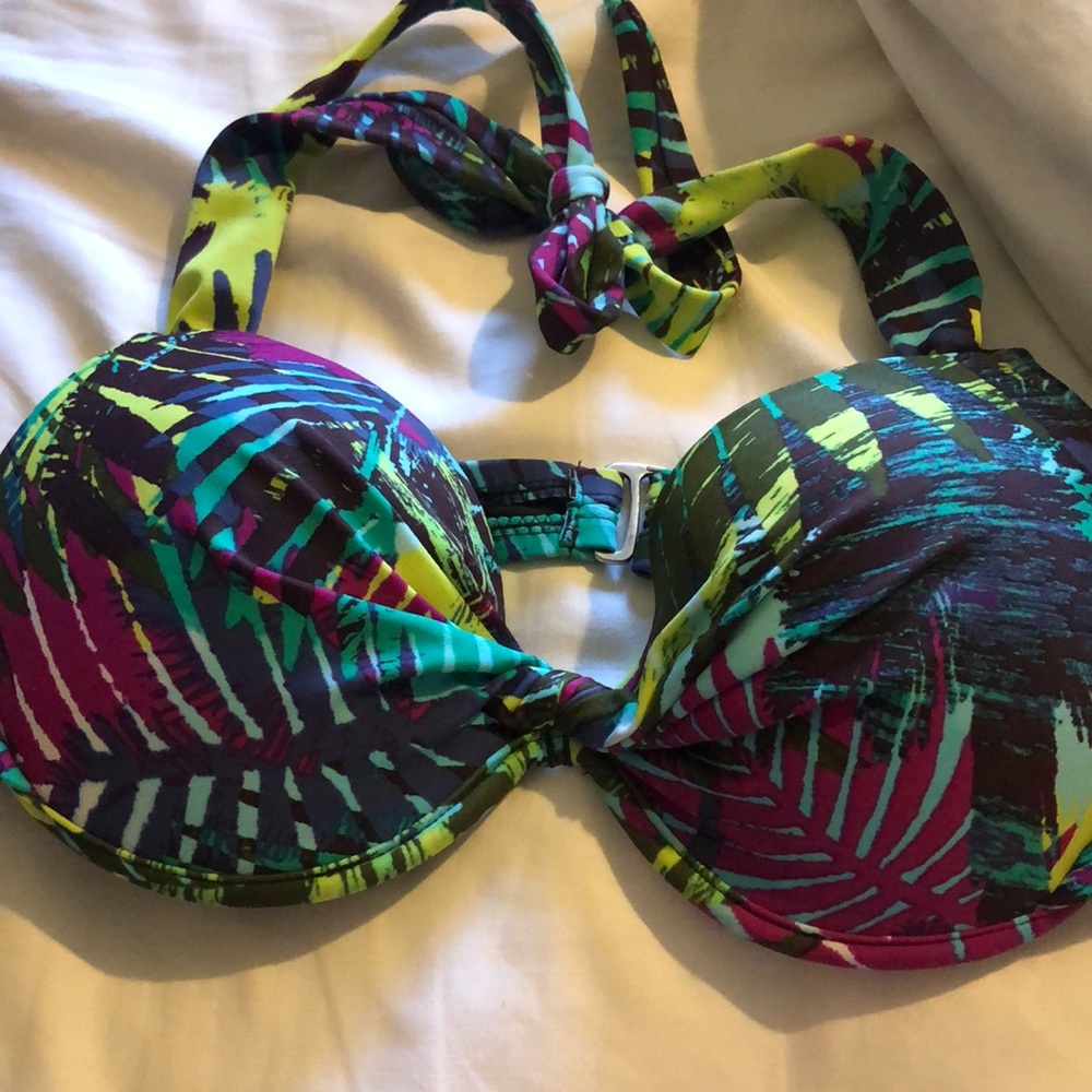 Bikini halter top .